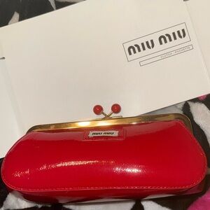 MIU MIU GWP VIP KISSLOCK POUCHETTE RED